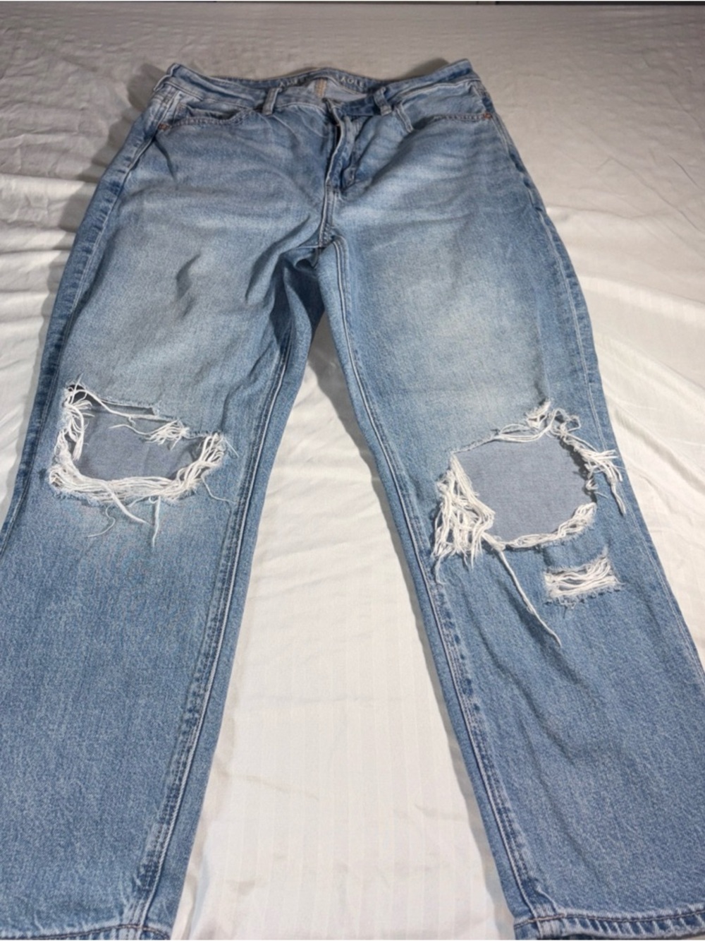 American Eagle Outfitters Light Wash Distressed Relaxed Jeans